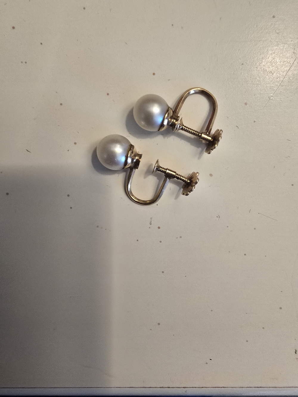 Antique Pearl Screw-Back Earrings in White Pearl and Gold